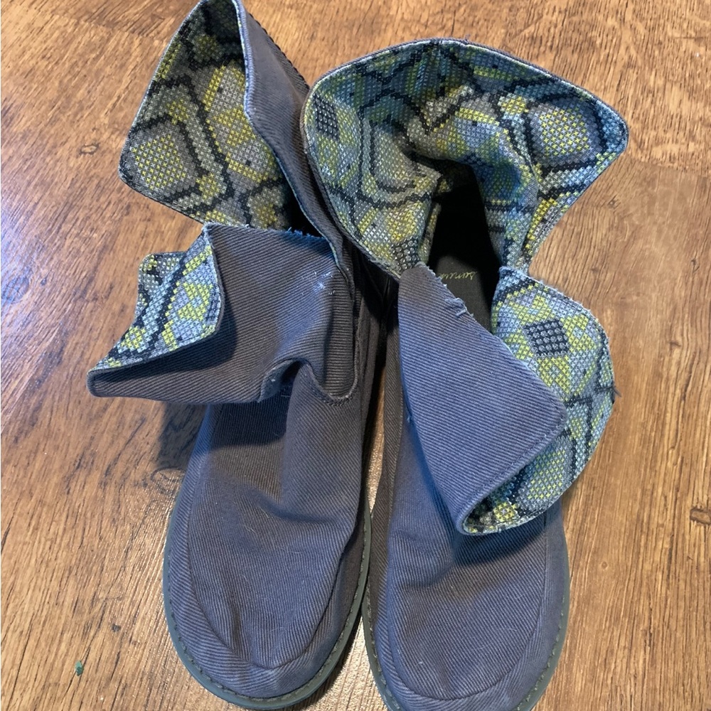Women’s Sanuk Boots size 8 Gray